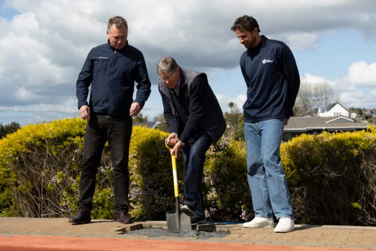 Bowling club marks start of canopy’s construction