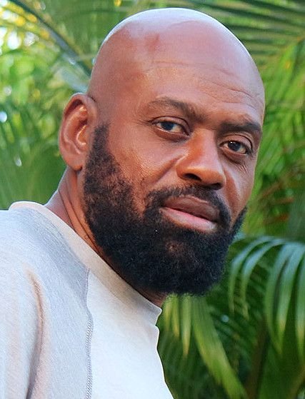 Lieutenant Stitchie’s wife calls out scammers